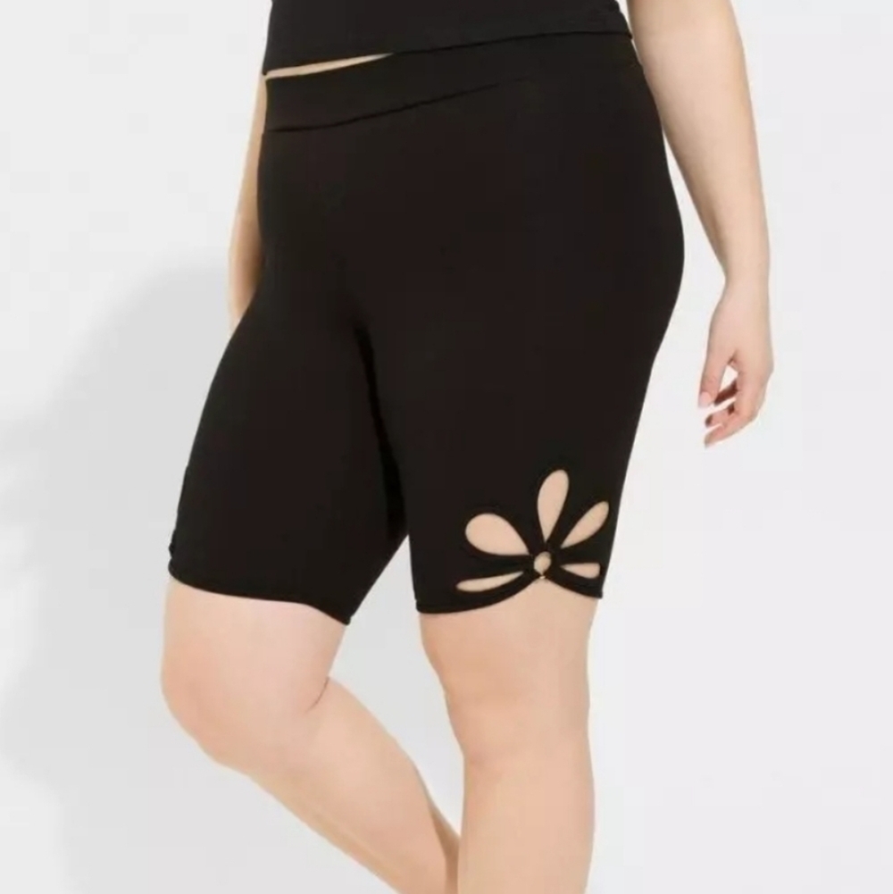 Torrid 6X Flower Cutout O-Ring Shorts